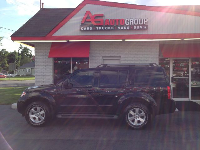 Nissan Pathfinder 4-door Sedan AT Tech Pkg SUV
