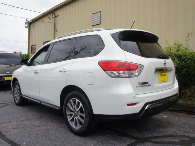 Nissan Pathfinder 2013 photo 1