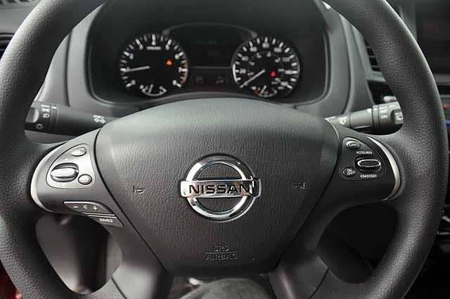 Nissan Pathfinder XR SUV