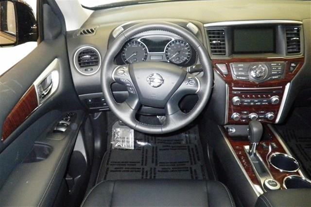 Nissan Pathfinder 2013 photo 24