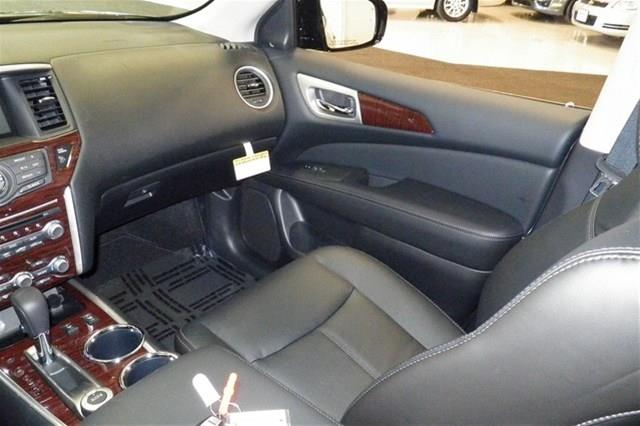 Nissan Pathfinder 2013 photo 27