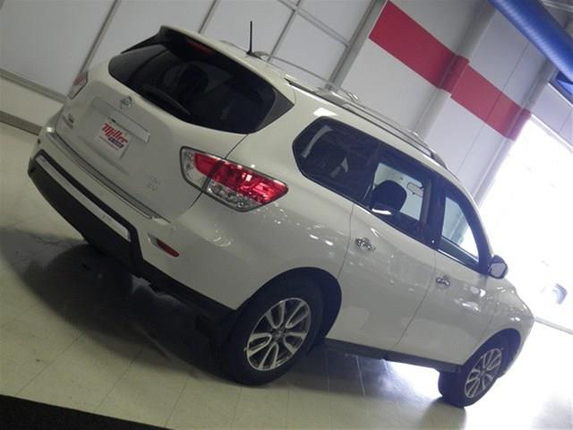 Nissan Pathfinder 2013 photo 14