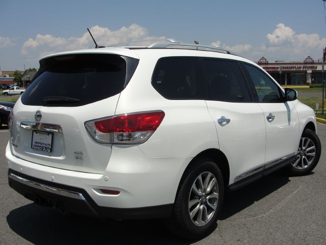 Nissan Pathfinder 2013 photo 1