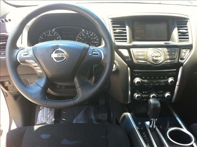 Nissan Pathfinder 2013 photo 14