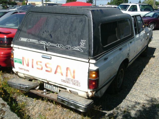 Nissan Pickup 1984 photo 2
