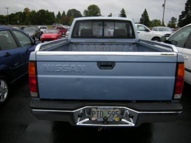 Nissan Pickup 1986 photo 0