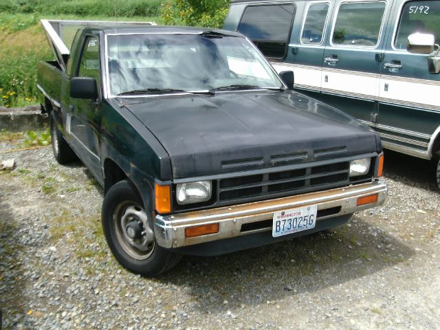 Nissan Pickup 1987 photo 3