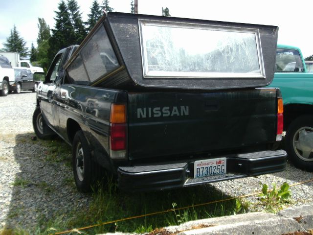 Nissan Pickup 1987 photo 4