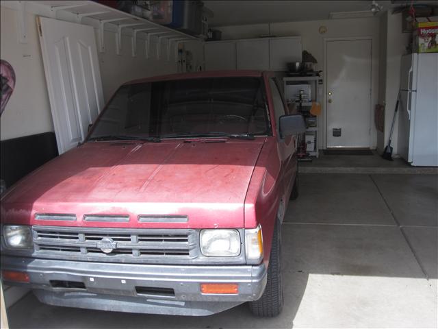Nissan Pickup 1990 photo 3