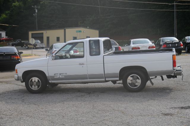 Nissan Pickup 1991 photo 4