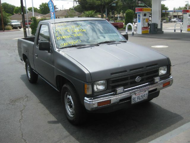 Nissan Pickup 1992 photo 2