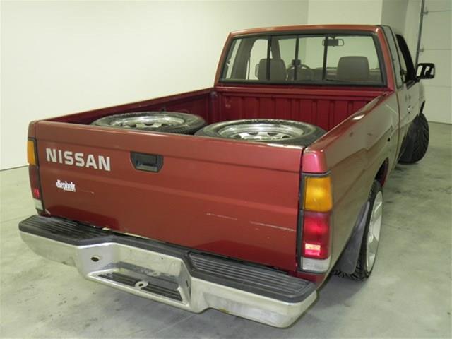 Nissan Pickup 1993 photo 14