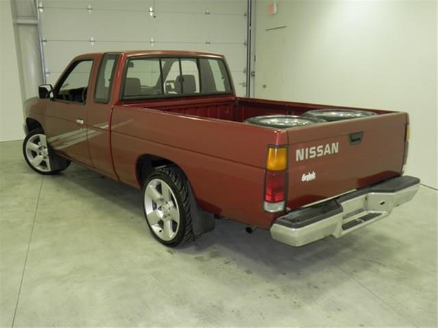 Nissan Pickup 1993 photo 16