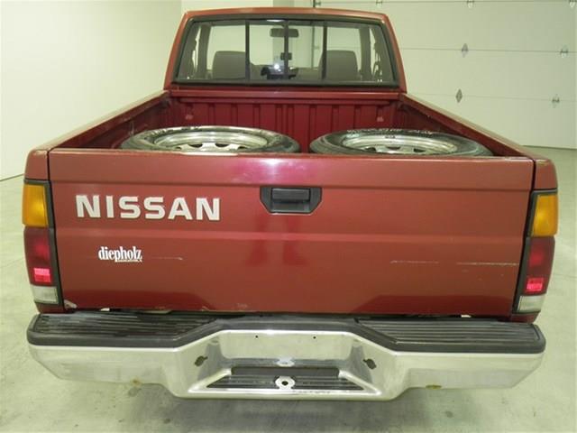 Nissan Pickup 1993 photo 21