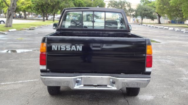 Nissan Pickup 1993 photo 1