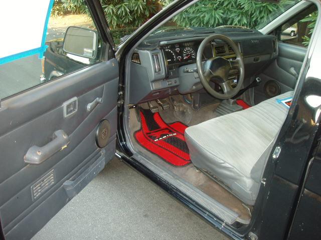 Nissan Pickup 1993 photo 4