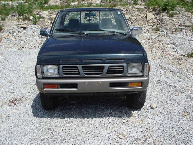 Nissan Pickup 1994 photo 1