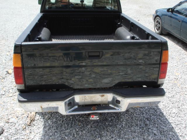 Nissan Pickup 1994 photo 4