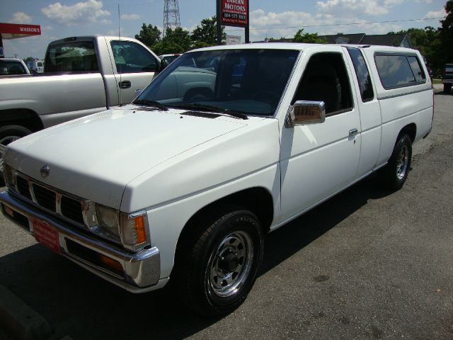 Nissan Pickup 1994 photo 1