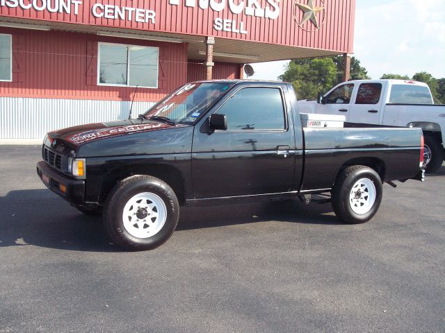Nissan Pickup 1995 photo 1
