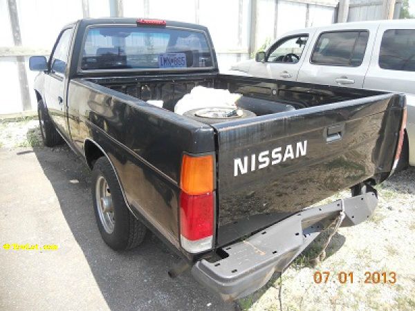 Nissan Pickup 1996 photo 4