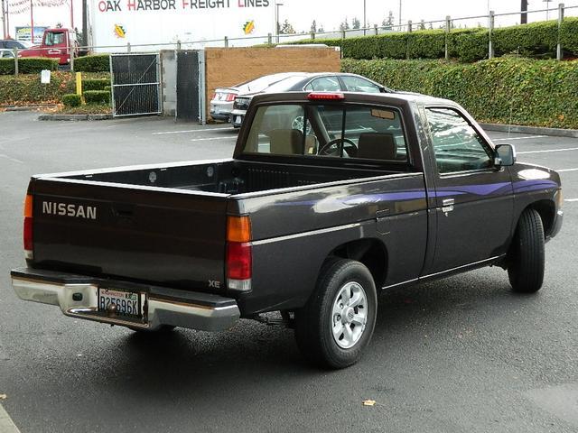 Nissan Pickup 1997 photo 2