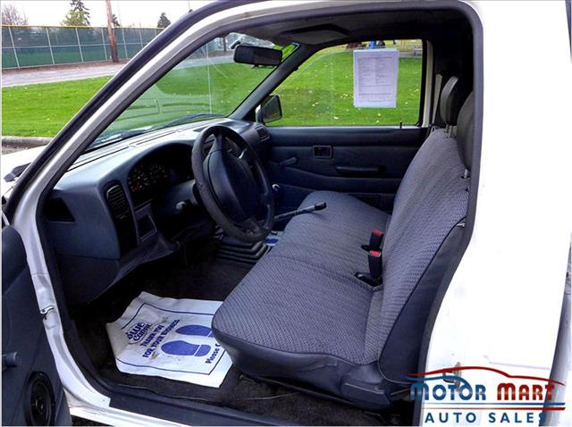 Nissan Pickup 1997 photo 1