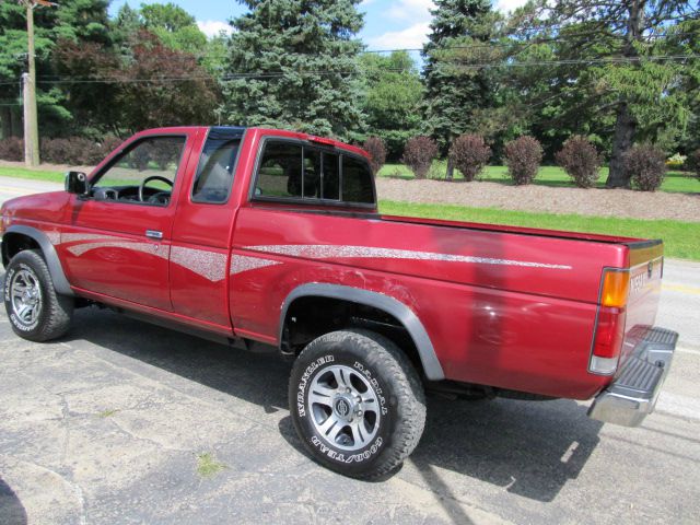 Nissan Pickup 1997 photo 4