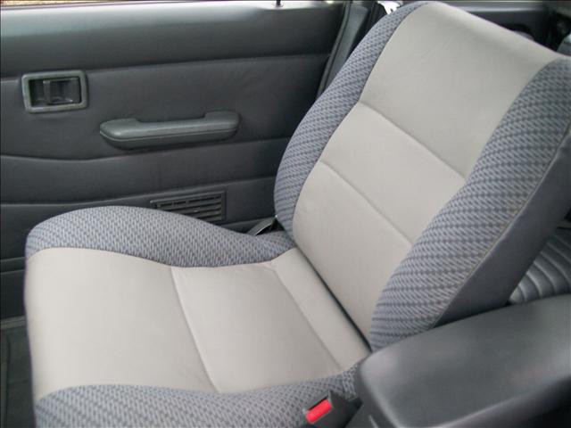 Nissan Pickup 1997 photo 2