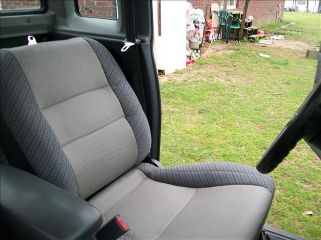 Nissan Pickup 1997 photo 4