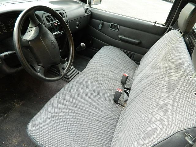 Nissan Pickup 1997 photo 1