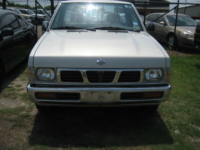 Nissan Pickup 1997 photo 1