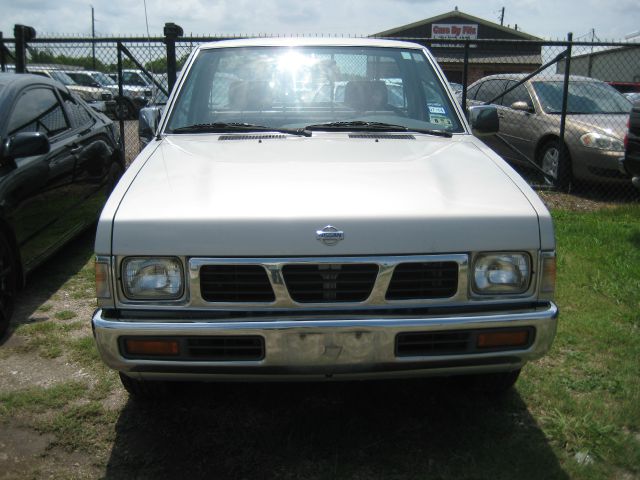 Nissan Pickup 1997 photo 4