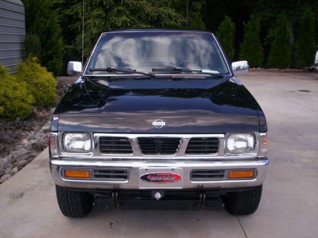 Nissan Pickup 1997 photo 4