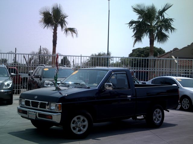Nissan Pickup 1997 photo 3