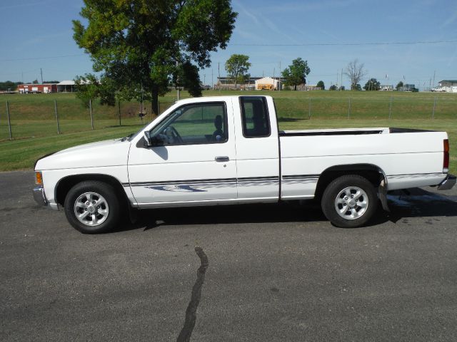 Nissan Pickup 1997 photo 1