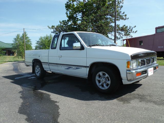 Nissan Pickup 1997 photo 2