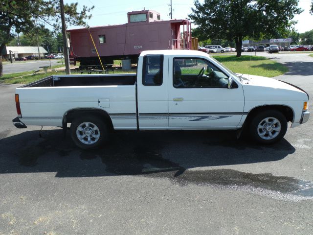 Nissan Pickup 1997 photo 3