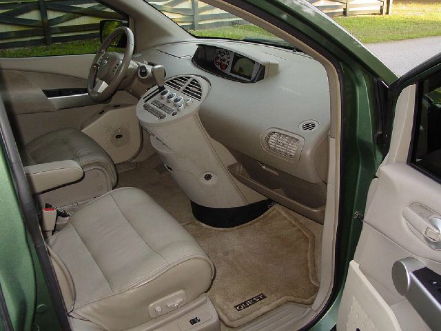 Nissan Quest 2004 photo 2