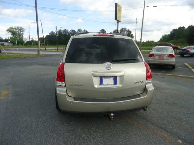 Nissan Quest LE MiniVan