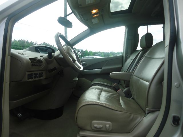 Nissan Quest 2004 photo 1