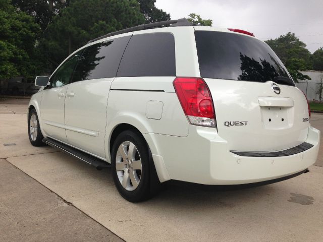 Nissan Quest LE MiniVan