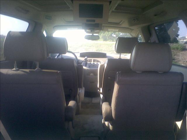 Nissan Quest SE Passenger Van