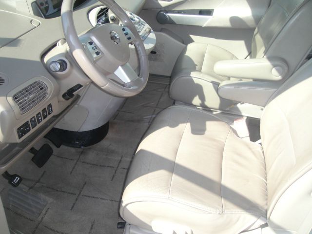 Nissan Quest LE MiniVan