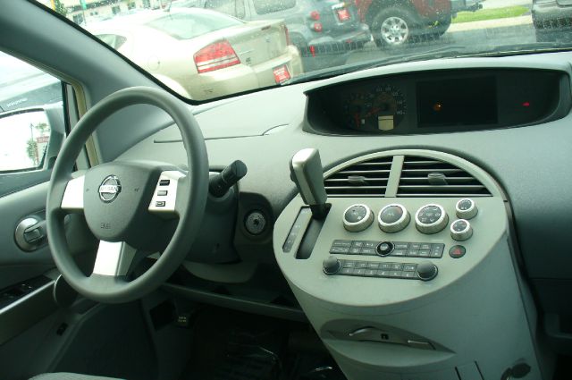 Nissan Quest 2004 photo 1
