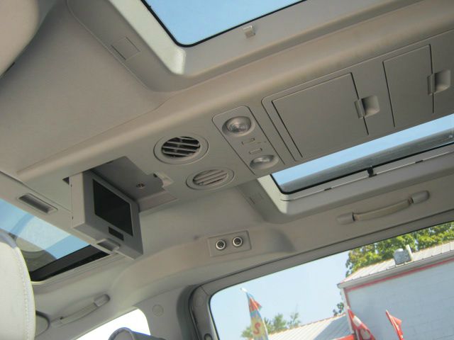 Nissan Quest LE MiniVan