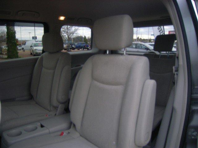 Nissan Quest 2011 photo 2