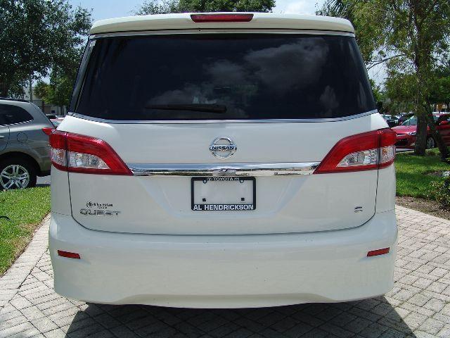 Nissan Quest 2012 photo 2