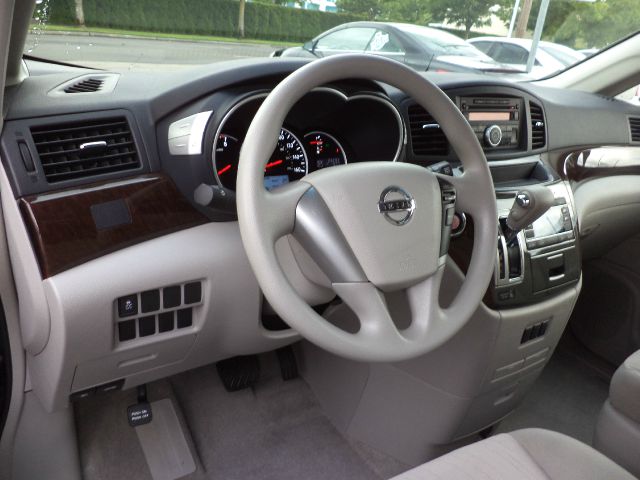Nissan Quest 2012 photo 2