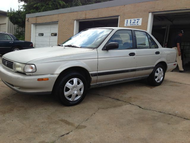 Nissan Sentra 1993 photo 2